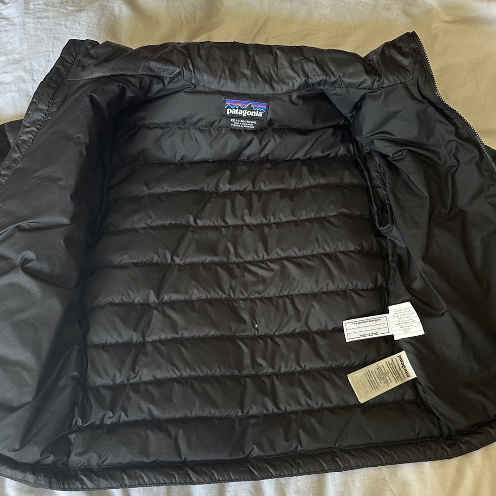 Patagonia Kid’s Black Puffer Jacket - Picture 5 of 7